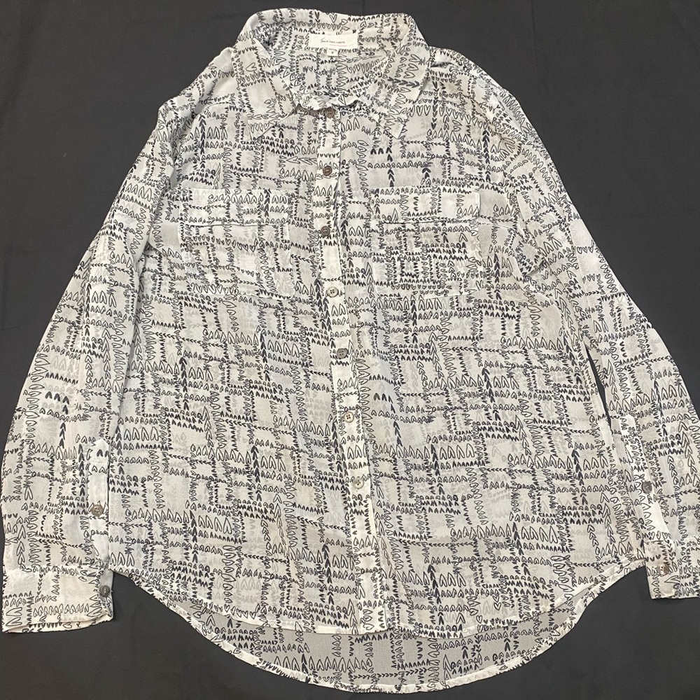 Two by Vince Camuto womens sheer white button down with black heart pattern sz M